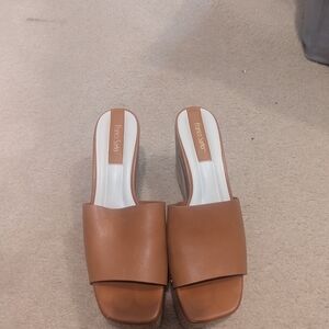 Franco Sarto Women's Tans Platform Slides